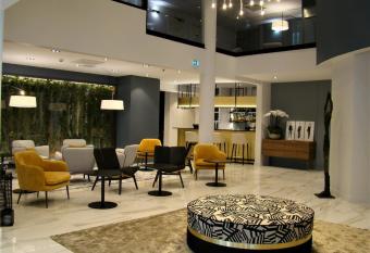 L Amiraut   Brest allows 18 year olds to book a room