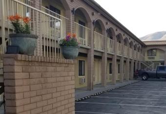 Days Inn by Wyndham Winnemucca allows 18 year olds to book a room