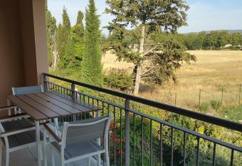 Apt 50m2 avec Balcon tout   quip   proche d Avignon has Balcony rooms