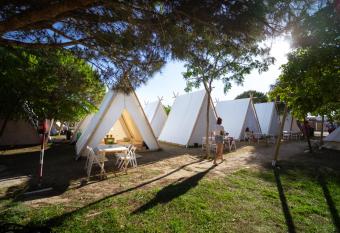 Kampaoh Trafalgar allows 18 year olds to book a room