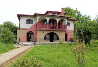 Anu  a has Balcony rooms