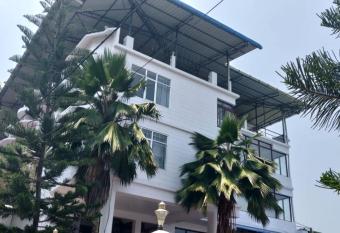 Hotel Mainak has Balcony rooms