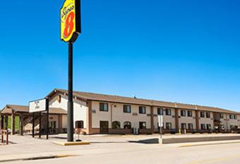 Super 8 by Wyndham Sturgis has rooms with a private hot tub