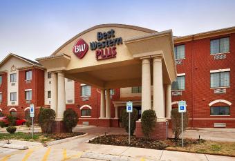 Best Western Plus Sweetwater Inn & Suites allows 18 year olds to book a room