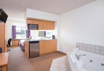 Microtel Inn & Suites by Wyndham Plattsburgh has rooms with a private hot tub