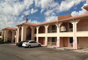 Luxury Inn has Smoking rooms