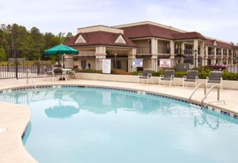 Executive Inn Ridgeway I-77 has Smoking rooms