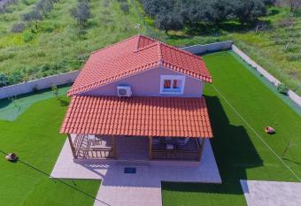 Villa ARETOUSA - Cretan Hospitality has Balcony rooms