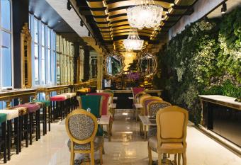 Signature Lux Hotel by ONOMO, Foreshore allows 18 year olds to book a room