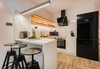 Sant   Premium Suites has Balcony rooms