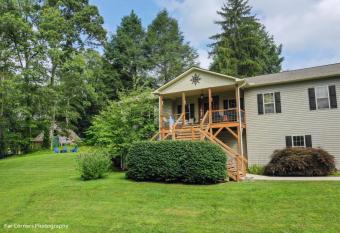 Dogwood Mountain Escapes has Balcony rooms
