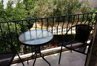 Kadmos has Balcony rooms