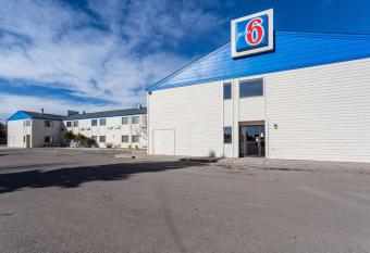 Motel 6 Great Falls Mt allows 18 year olds to book a room