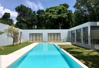 UYANA Boutique Hotel and Retreat ADULTS ONLY allows 18 year olds to book a room