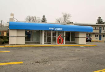 Motel 6 North Olmsted, Oh - Cleveland has Smoking rooms