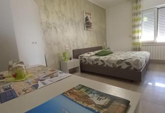 B&B IRIS COTTAGE has Balcony rooms