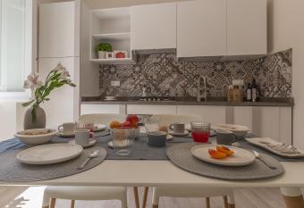 Casa del Teatro allows 18 year olds to book a room