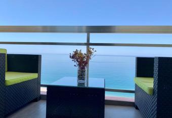 Chinasolymar Luxury allows 18 year olds to book a room