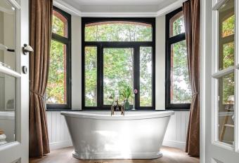 B&B Parkhuys allows 18 year olds to book a room