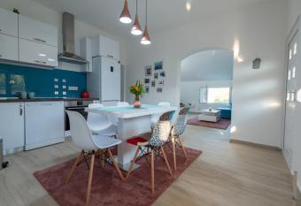 Honey Farm House has Balcony rooms