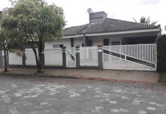 QUARTOS ACONCHEGANTES.. has Balcony rooms