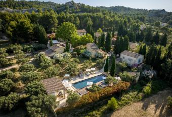 Les Petites Maisons - Hameau des Baux has Balcony rooms