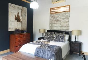 Ross Farms Guest Cottages has Balcony rooms