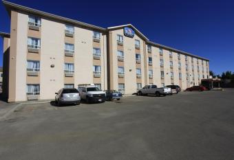 Pomeroy Inn & Suites Fort St. John allows 18 year olds to book a room