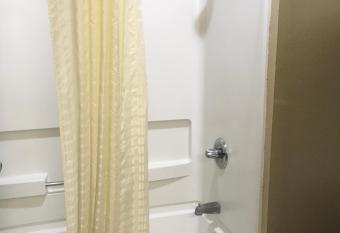 Super 8 by Wyndham La Grange KY has rooms with a private hot tub