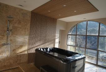 Le Mas Fraissinet allows 18 year olds to book a room