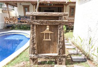 Mango Villa has rooms with a private hot tub