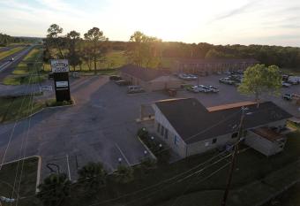 Countryside Inn has Smoking rooms