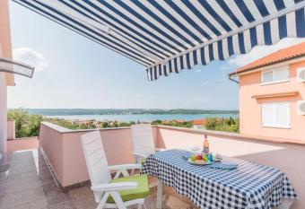 Apartment F-4 Klimno has Balcony rooms