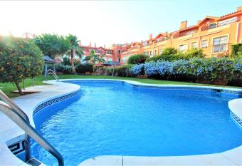 Apartamento Torremolinos - A 600m de la playa de La Carihuela - PISCINA - PARKING GRATIS - EXCELENTE CONEXI  N WIFI allows 18 year olds to book a room