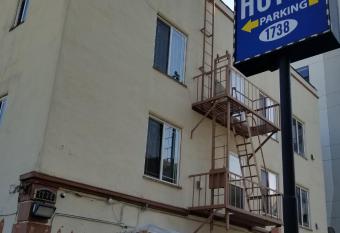 Las Palmas Hotel allows 18 year olds to book a room