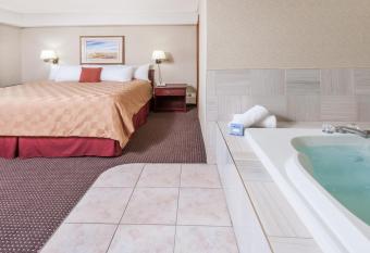 Stony Plain Inn & Suites has rooms with a private hot tub