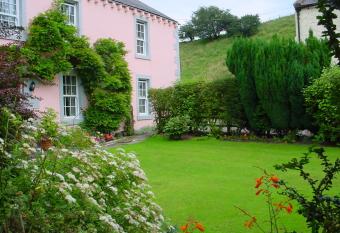 Hullerbank allows 18 year olds to book a room