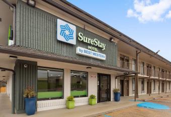 SureStay Hotel by Best Western Jasper allows 18 year olds to book a room
