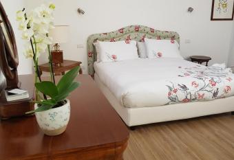 DE PIANTE GUEST allows 18 year olds to book a room