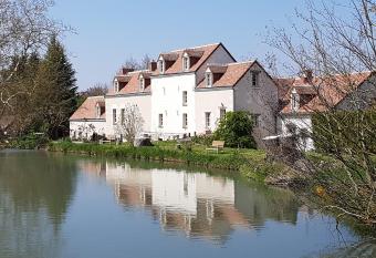 Moulin du Fief Gentil allows 18 year olds to book a room