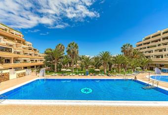 Top Terrassen Wohnungen, Direkt am Strand, beheizter Pool, WIFI free, free parking has Balcony rooms