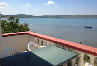 Villa M - 4 Persons Apartment, Put allows 18 year olds to book a room