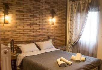 Elaias Gea -Kalampaka has Balcony rooms