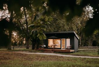 Dunduri  i allows 18 year olds to book a room