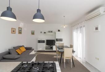 Apartment Beautiful Garden has Balcony rooms