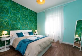 CIACCIO HOUSE near airport has Balcony rooms