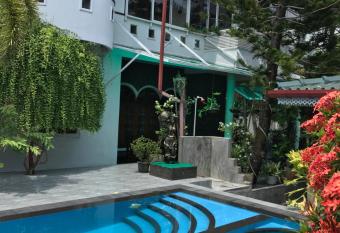 Avon Villa has Balcony rooms