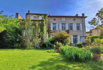 La Pr  v  t   has Balcony rooms