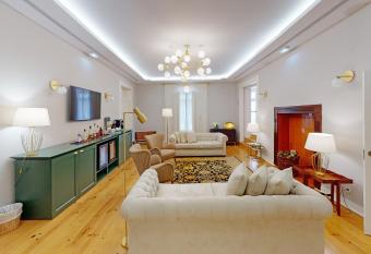 Casa dos Of  cios Hotel allows 18 year olds to book a room