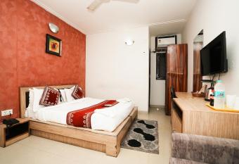 Hotel Om Paradise allows 18 year olds to book a room